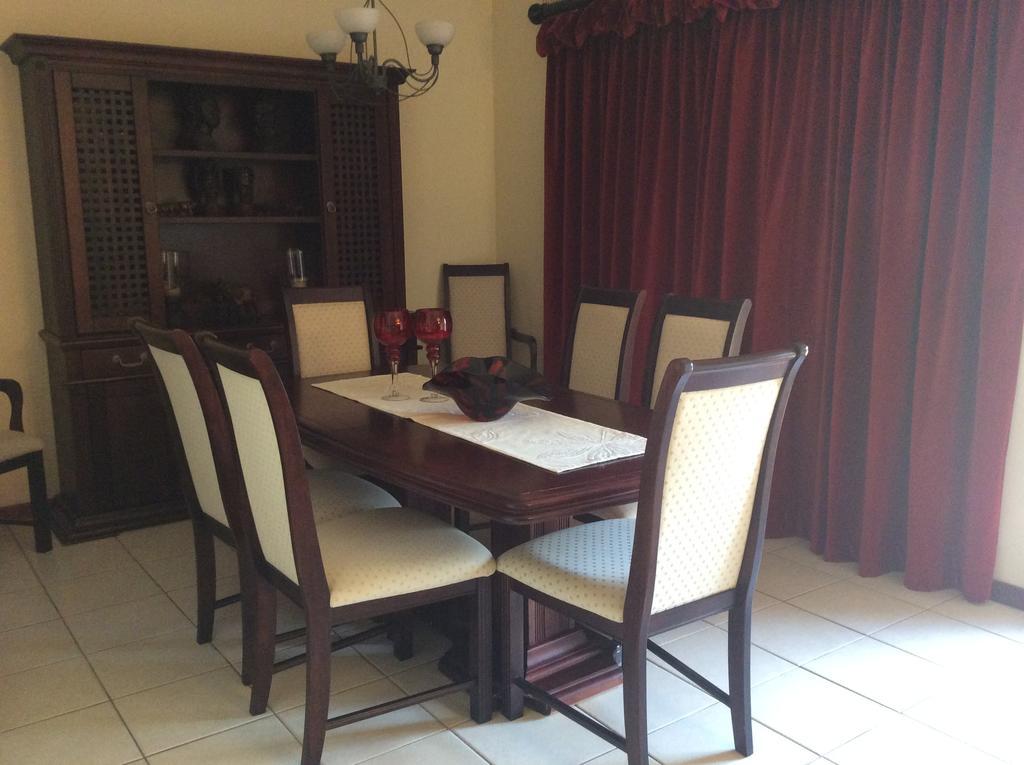 Lu'S Guest House Paarl Esterno foto